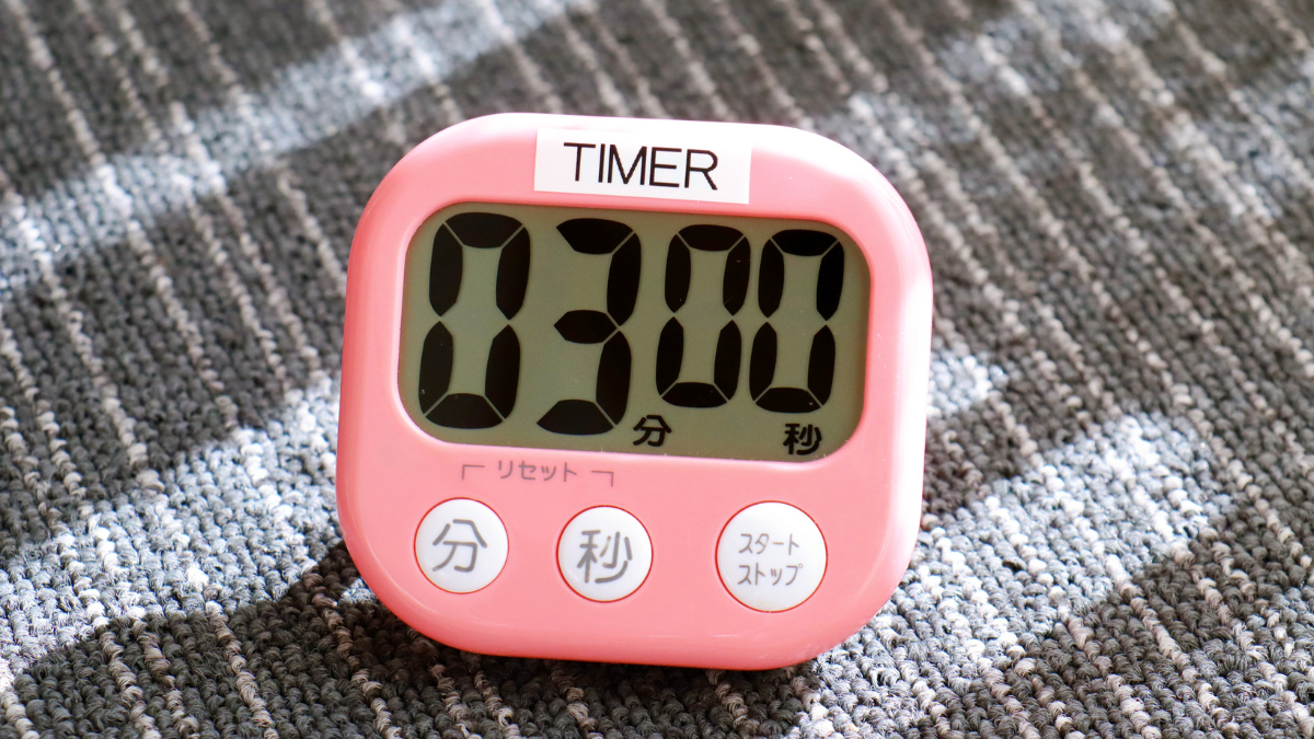 A pink digital timer with 3 minutes on the clock indicating the amount of time a teacher should take for this step of creating a classroom management plan